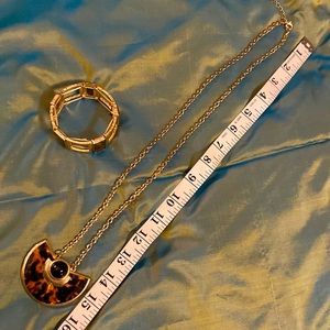 Necklace and bracelet set